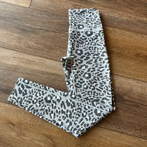 OffLine By Aerie Leopard‎ Print High-Waisted 7/8 Leggings Gray/White Women’s S